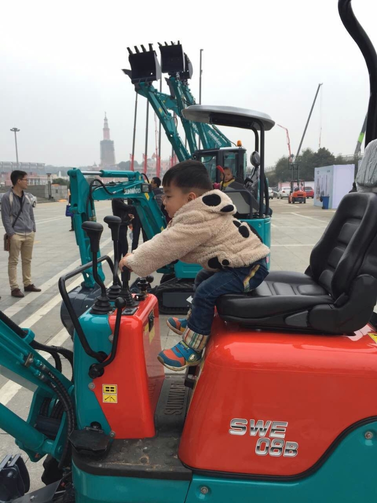 配博会上鸿运国际智能“迷你”装备展精新本色