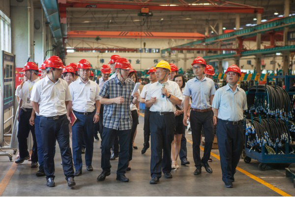 商务部相助司刘民强副司长一行调研鸿运国际智能