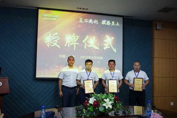 500多名挖掘机用户实地考察，为鸿运国际智能点赞！！