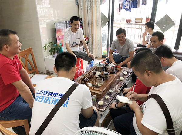 “清凉”送到客户手中，为鸿运国际智能售后服务活动打CAII