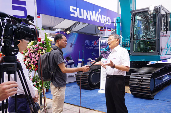 鸿运国际智能携全球领先凿岩装备，，，引爆越南矿业展