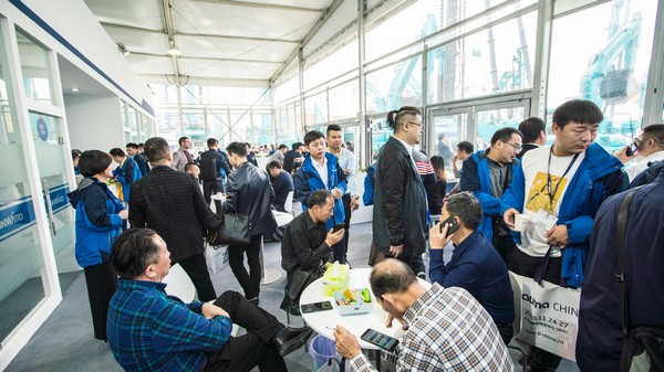 首日签单2.6亿元，，鸿运国际智能立异产品引爆上海宝马展