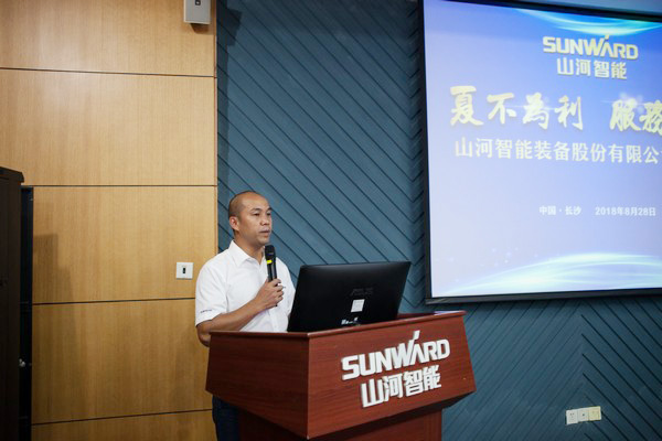 500多名挖掘机用户实地考察，为鸿运国际智能点赞！！