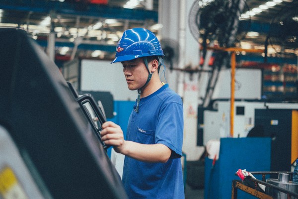 曾梦想当厨师，，，却成数控车工巨匠