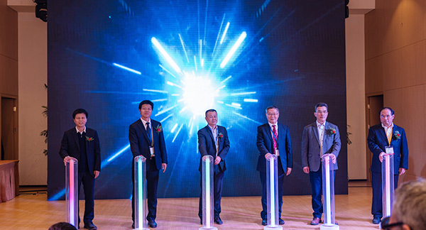 首日签单2.6亿元，，鸿运国际智能立异产品引爆上海宝马展