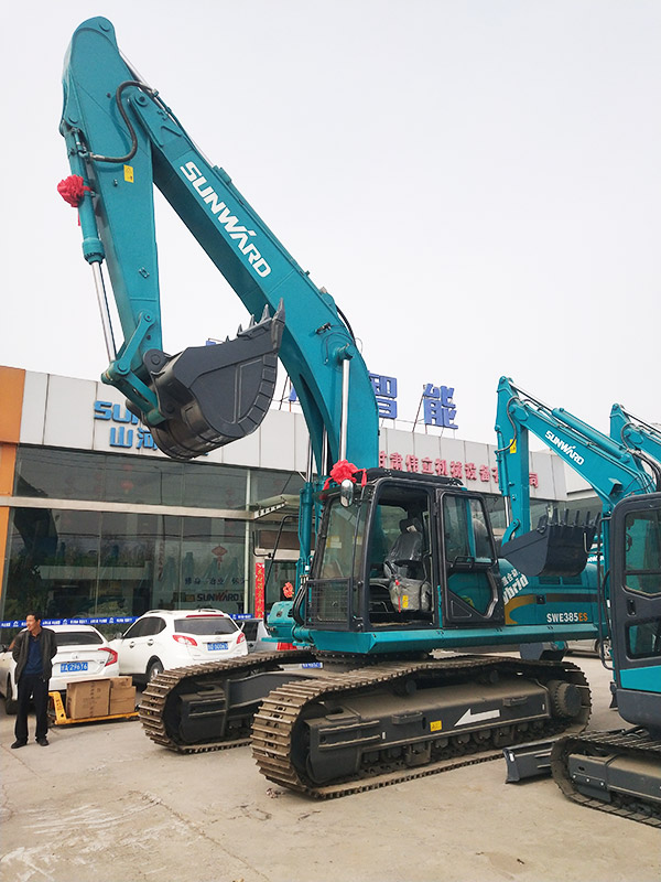 关于鸿运国际智能节能型挖掘机，张老板算了这样一笔账