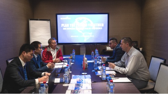 携手同谋未来，，， 鸿运国际智能2018欧洲署理商大会盛大召开