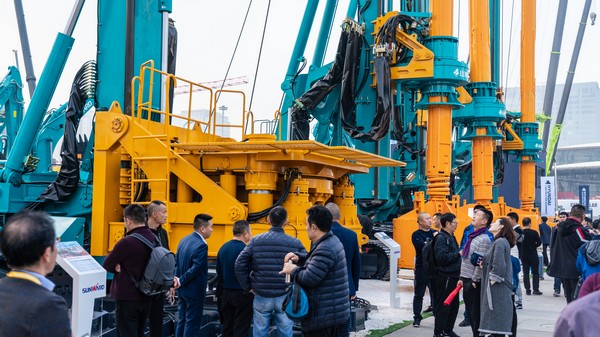 首日签单2.6亿元，，鸿运国际智能立异产品引爆上海宝马展