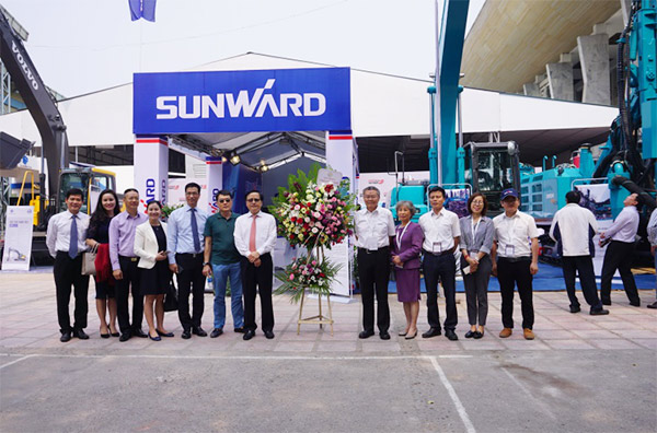 鸿运国际智能携全球领先凿岩装备，，，引爆越南矿业展