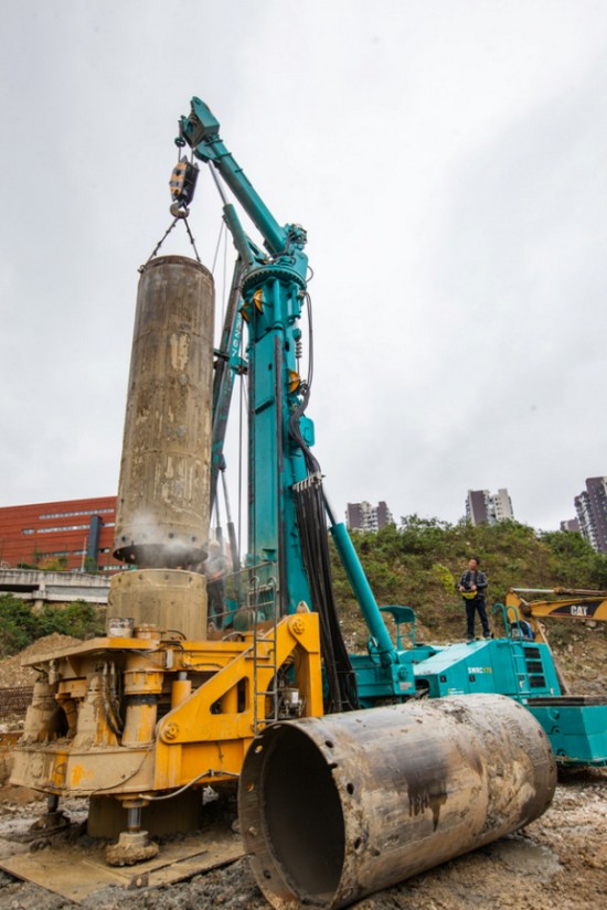 喜讯！鸿运国际智能SWRC170自行式全回转全套管钻机获湖南省首台(套)重大手艺装备产品奖励！