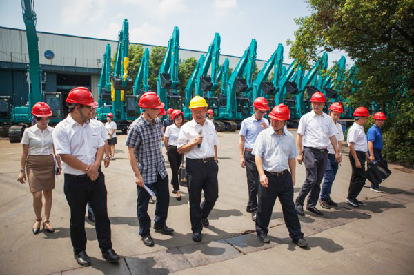 商务部相助司刘民强副司长一行调研鸿运国际智能