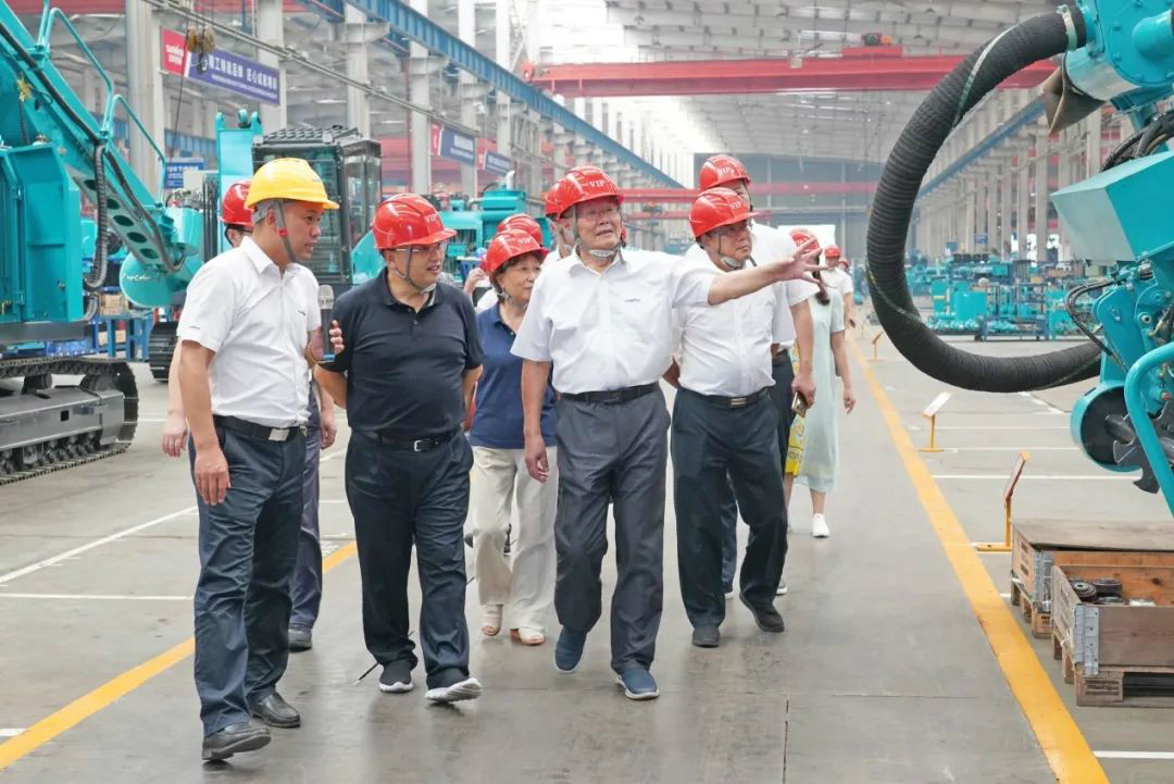 省人大常委会党组副书记、、副主任王柯敏调研鸿运国际智能