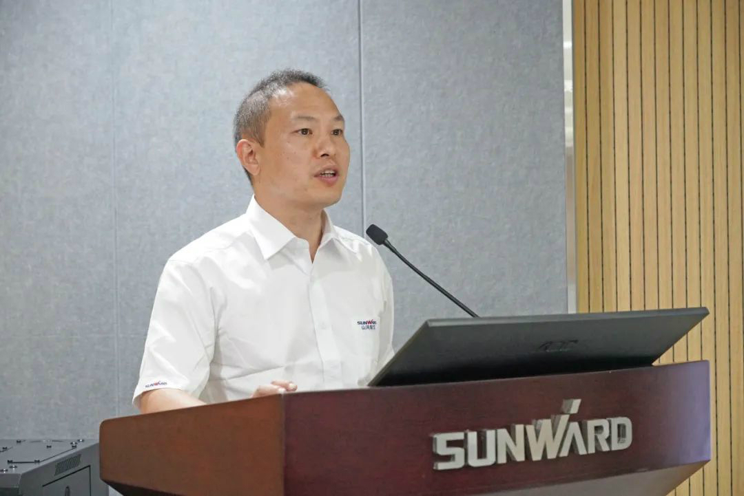 省人大常委会党组副书记、、副主任王柯敏调研鸿运国际智能