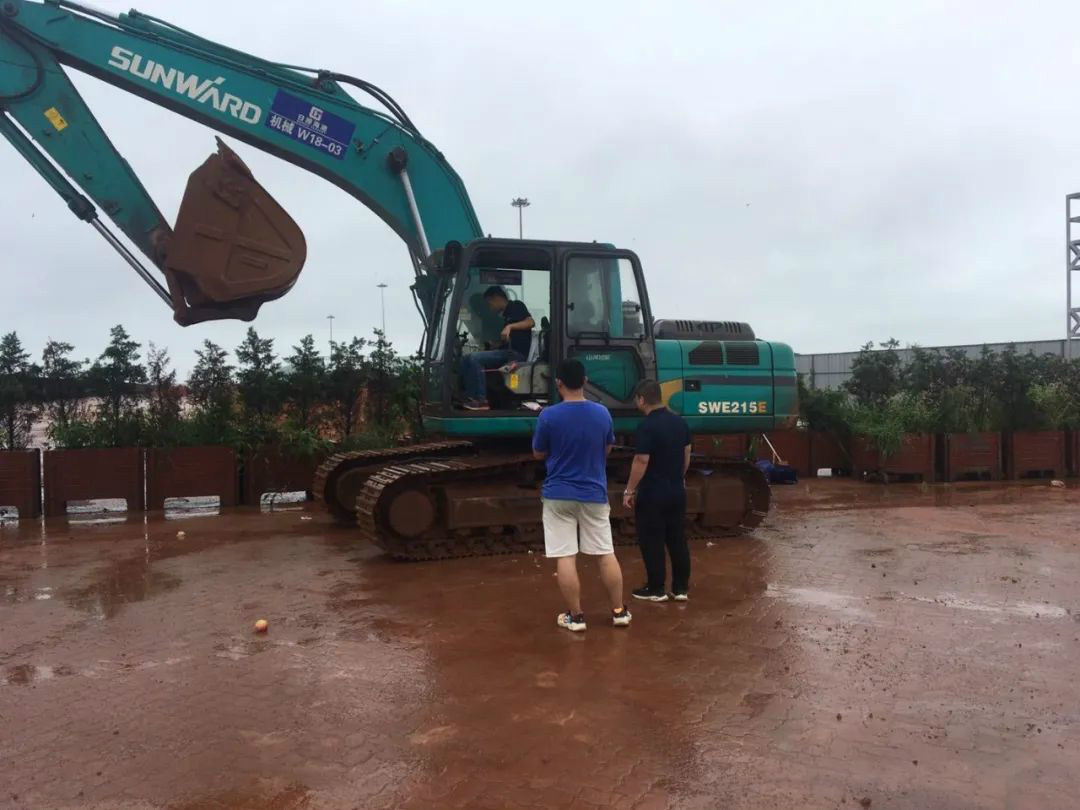 感恩相伴 关爱相随——鸿运国际智能服务万里行走进豫鲁黔