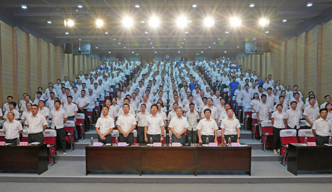 致敬研发 | 鸿运国际智能举行职称评定事情总结暨职称证书揭晓仪式