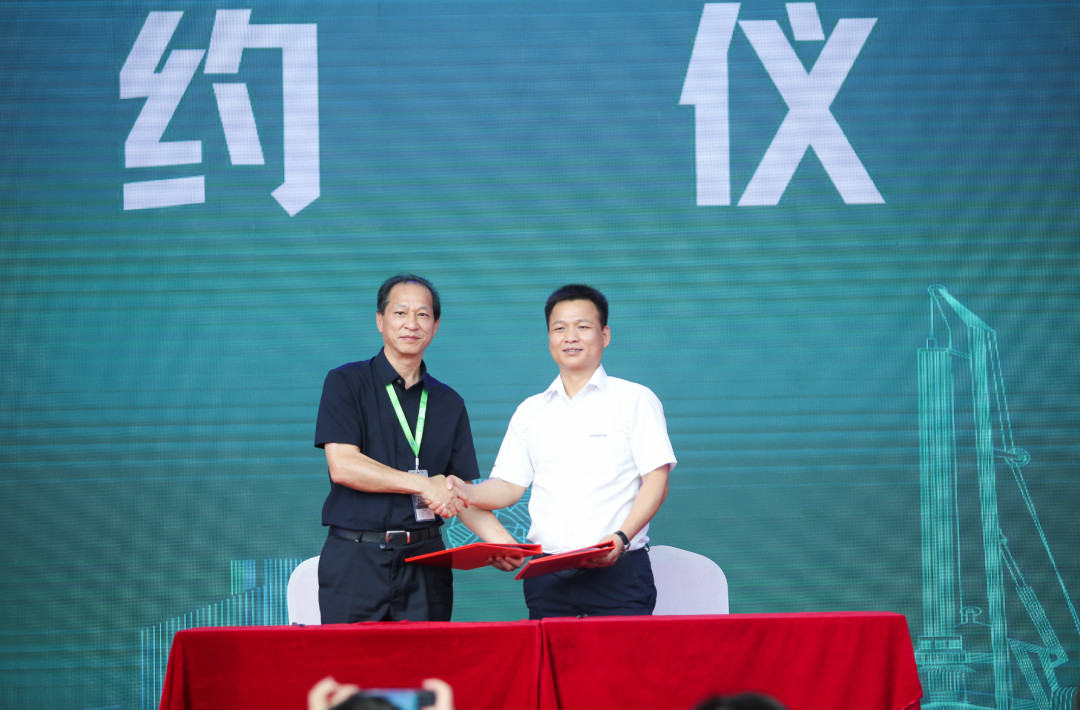 鸿运国际智能天下客户交流会在深基础工程生长论坛会场举行