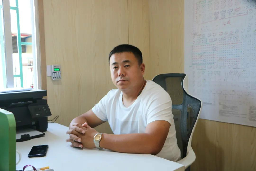 液压静力压桩机从1台到21台，，，他只用了8年！！！