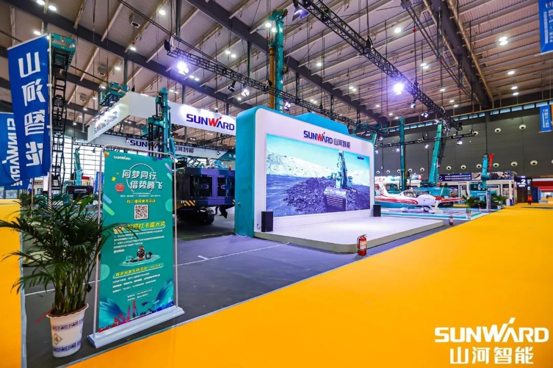 “鸿运国际绿”亮相长沙国际工程机械展，，，50余款产品尽显鸿运国际智能立异实力