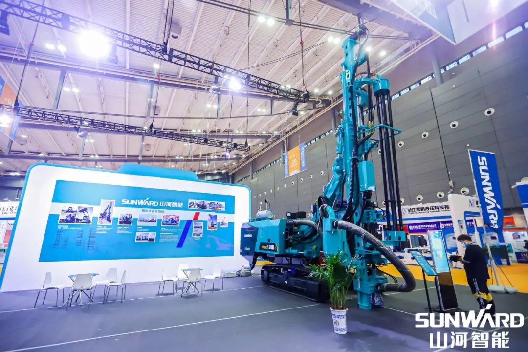 “鸿运国际绿”亮相长沙国际工程机械展，，，50余款产品尽显鸿运国际智能立异实力