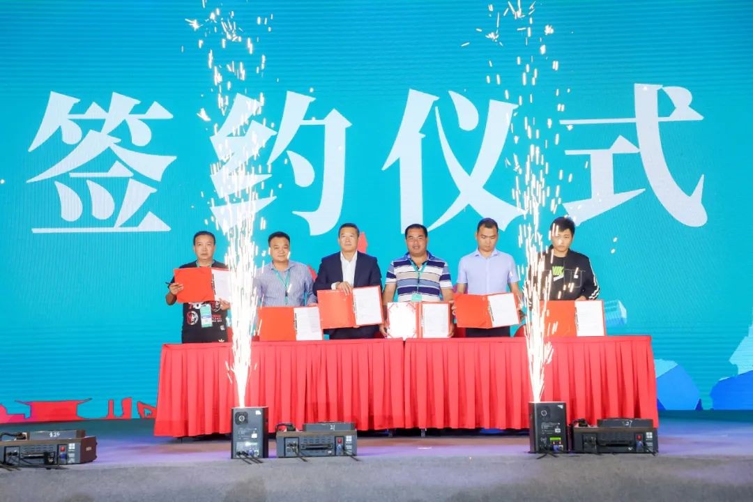 “爆品”出击！！鸿运国际智能客户交流会签约超8亿元