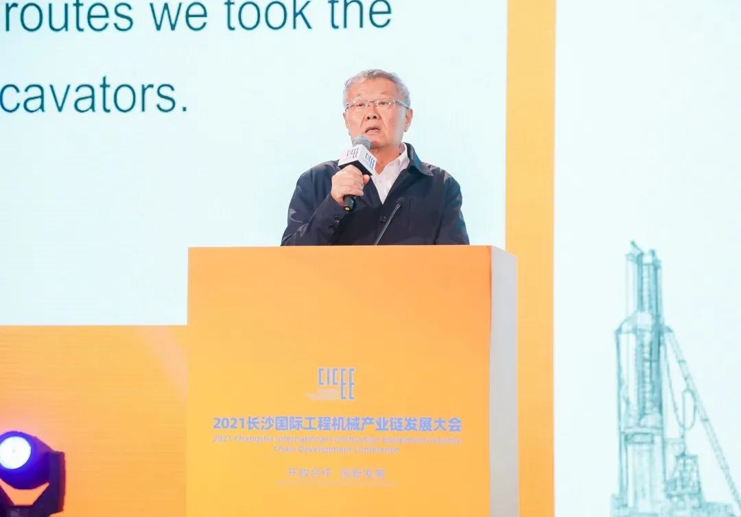 何清华出席长沙国际工程机械工业链生长峰会，，，走“双循环”蹊径要害在于“要做好自己的事情”