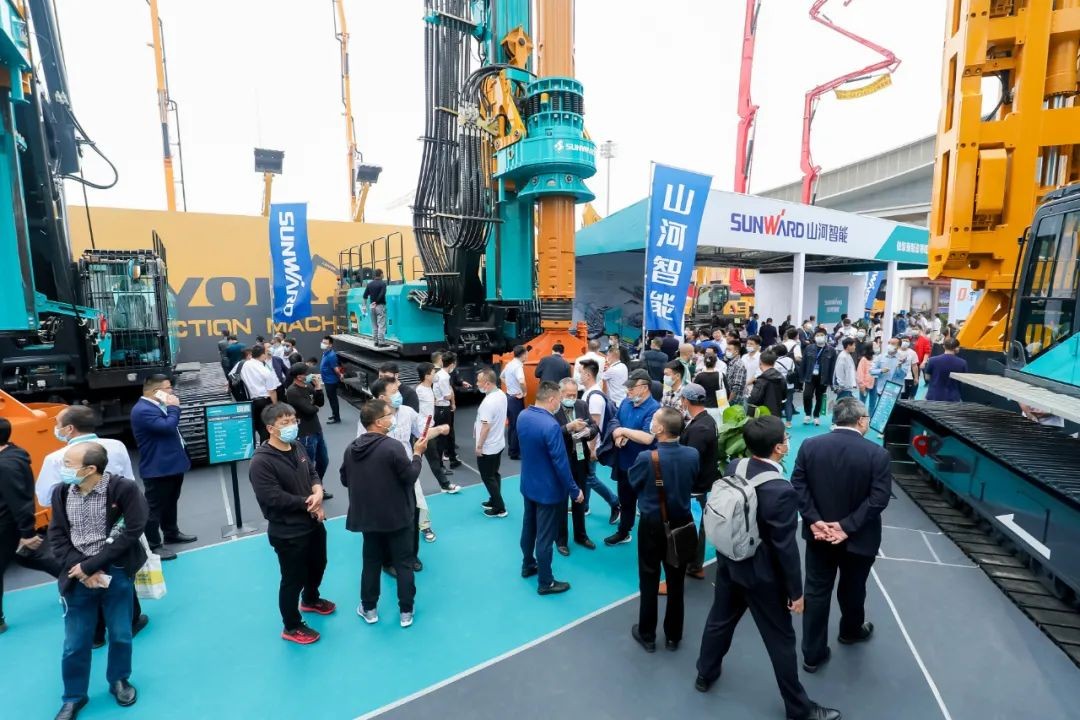 “爆品”出击！！鸿运国际智能客户交流会签约超8亿元