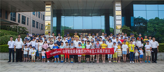 这个炎天，，，亲子玩转鸿运国际智能“三栖”装备