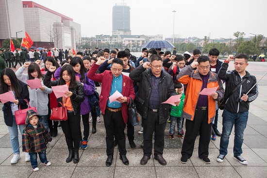 爱岗敬业，，践行雷锋精神