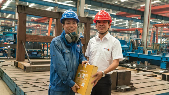 万力集团“送清凉”活动，，，慰问一线员工