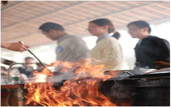 鸿运国际只身青年联谊活动甜蜜来袭