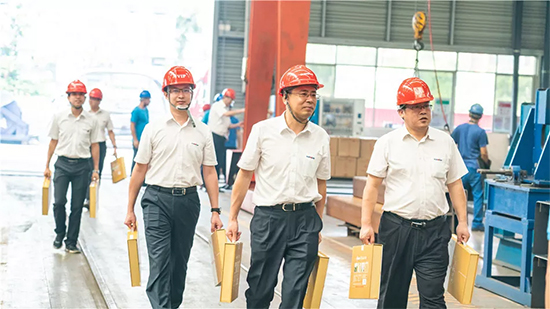 万力集团“送清凉”活动，，，慰问一线员工