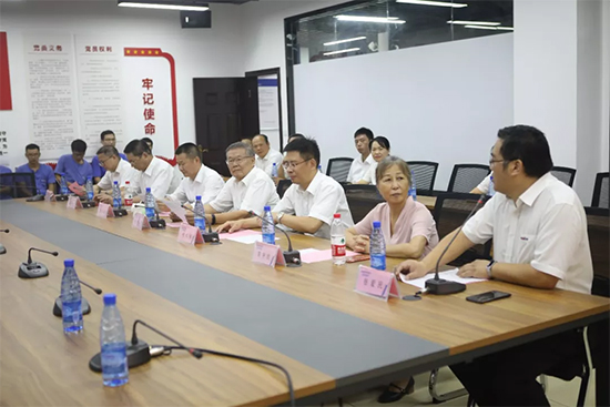 员工子女金榜题名 鸿运国际家园发放奖励