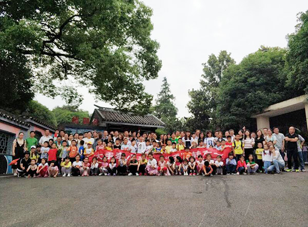 大手牵小手·“顽”转六一，，，鸿运国际智能首次六一亲子主题活动圆满举行