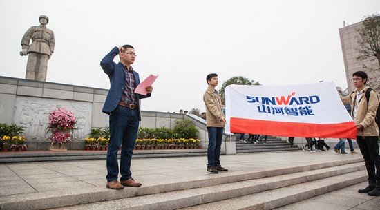 爱岗敬业，，践行雷锋精神