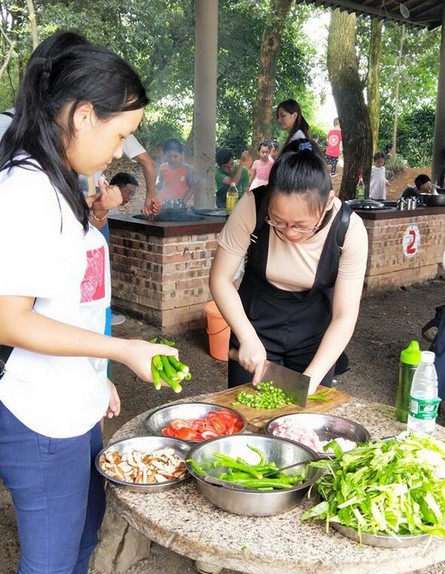 大手牵小手·“顽”转六一，，，鸿运国际智能首次六一亲子主题活动圆满举行