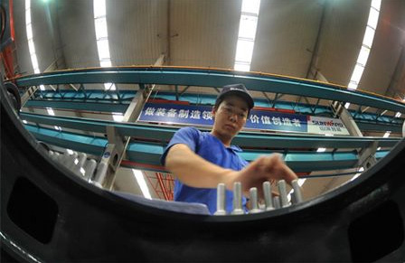 新华社报道：鸿运国际智能连任全球工程机械50强