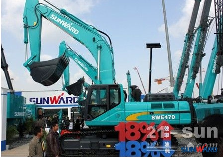 鸿运国际智能何清华：：：潜心追求“鸿运国际之路”