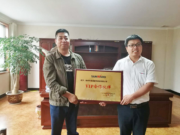 8年购置12台！！鸿运国际智能旋挖钻陪他走向天下