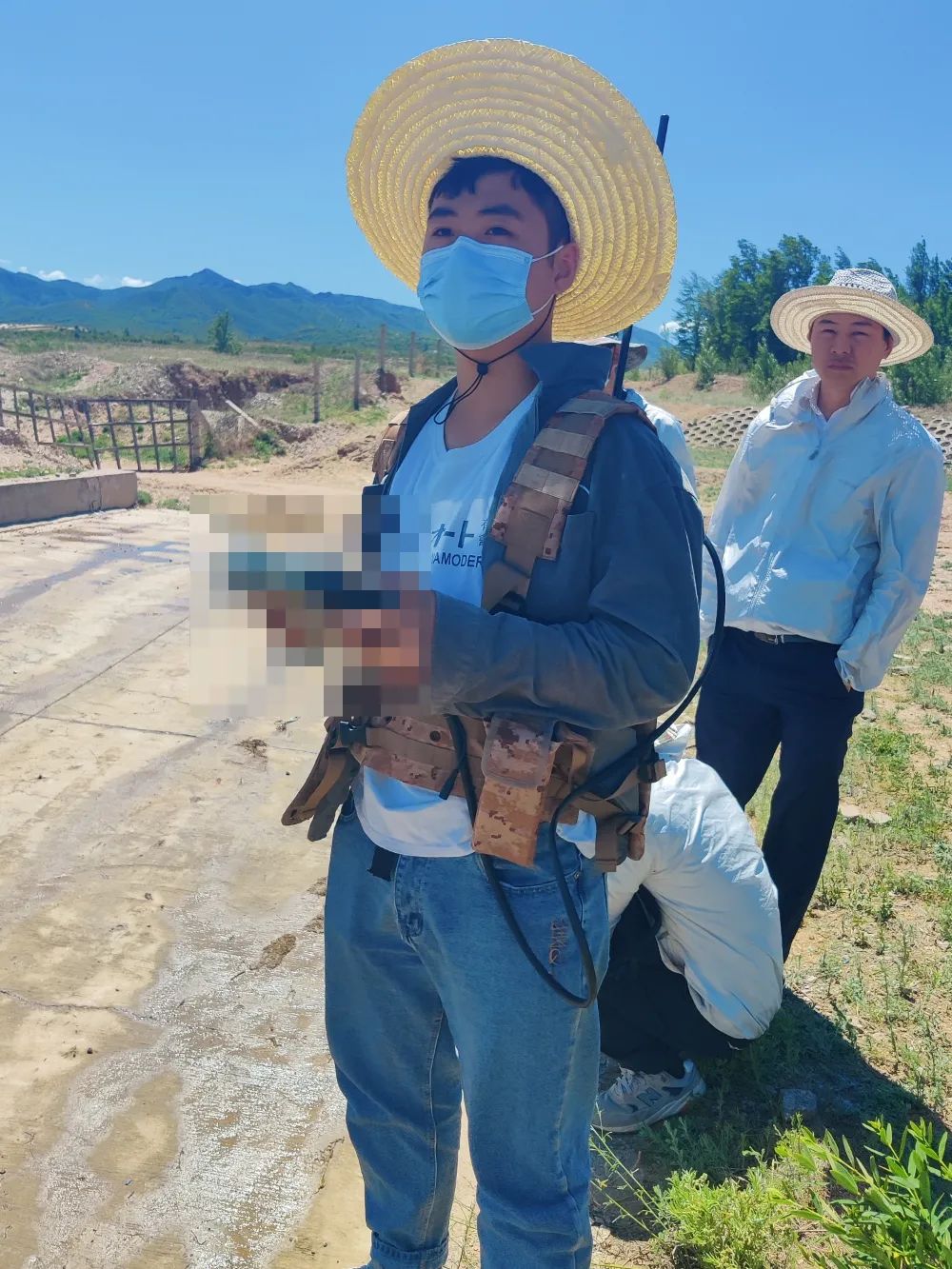 致敬！！！战斗在风沙中的特种装备团队