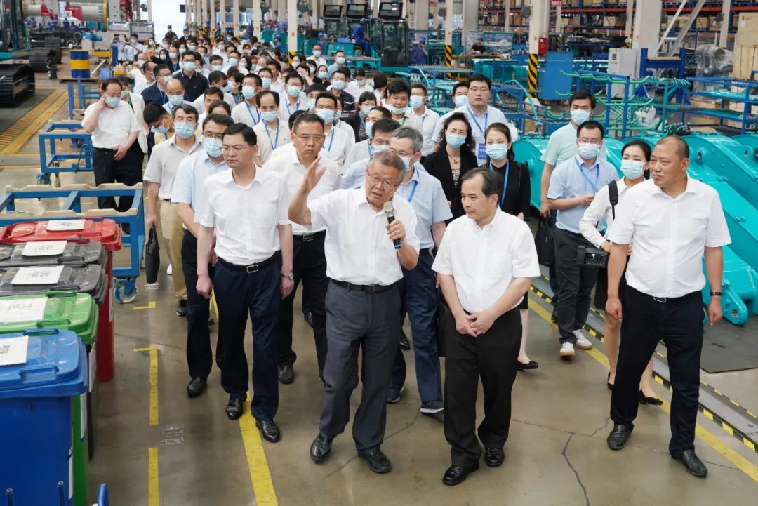 天下战略性新兴工业集群建设考察团调研鸿运国际智能