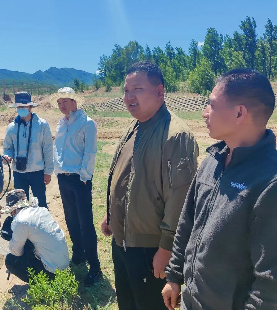 致敬！！！战斗在风沙中的特种装备团队