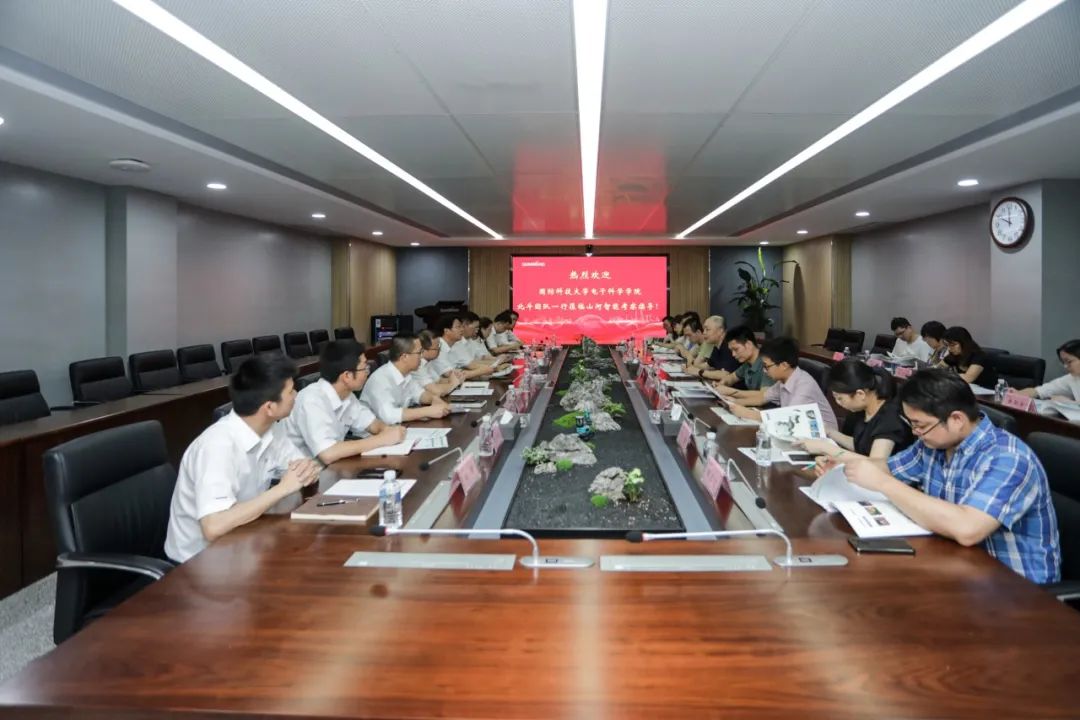 国防科大北斗团队考察鸿运国际智能