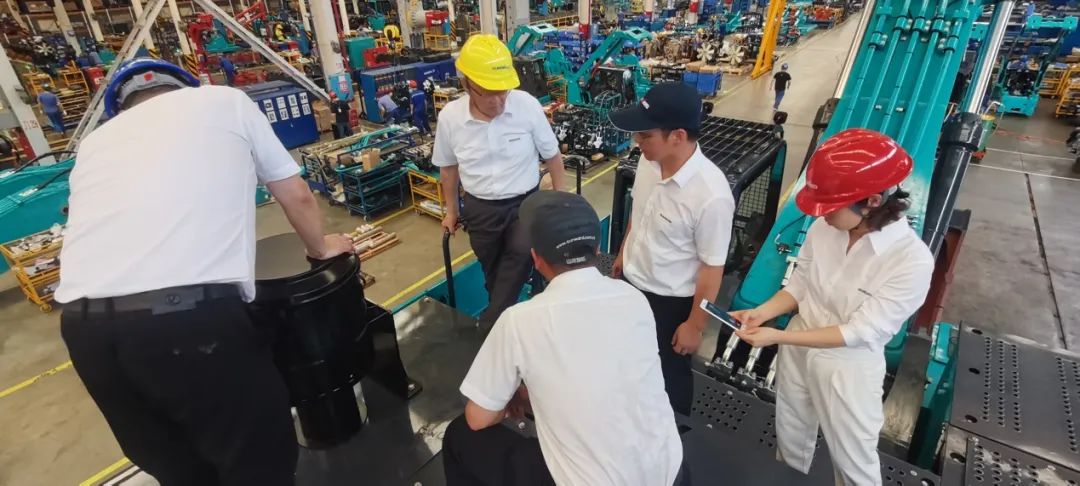 够炫！！！够酷！！！鸿运国际智能超大型挖掘机SWE750F下线