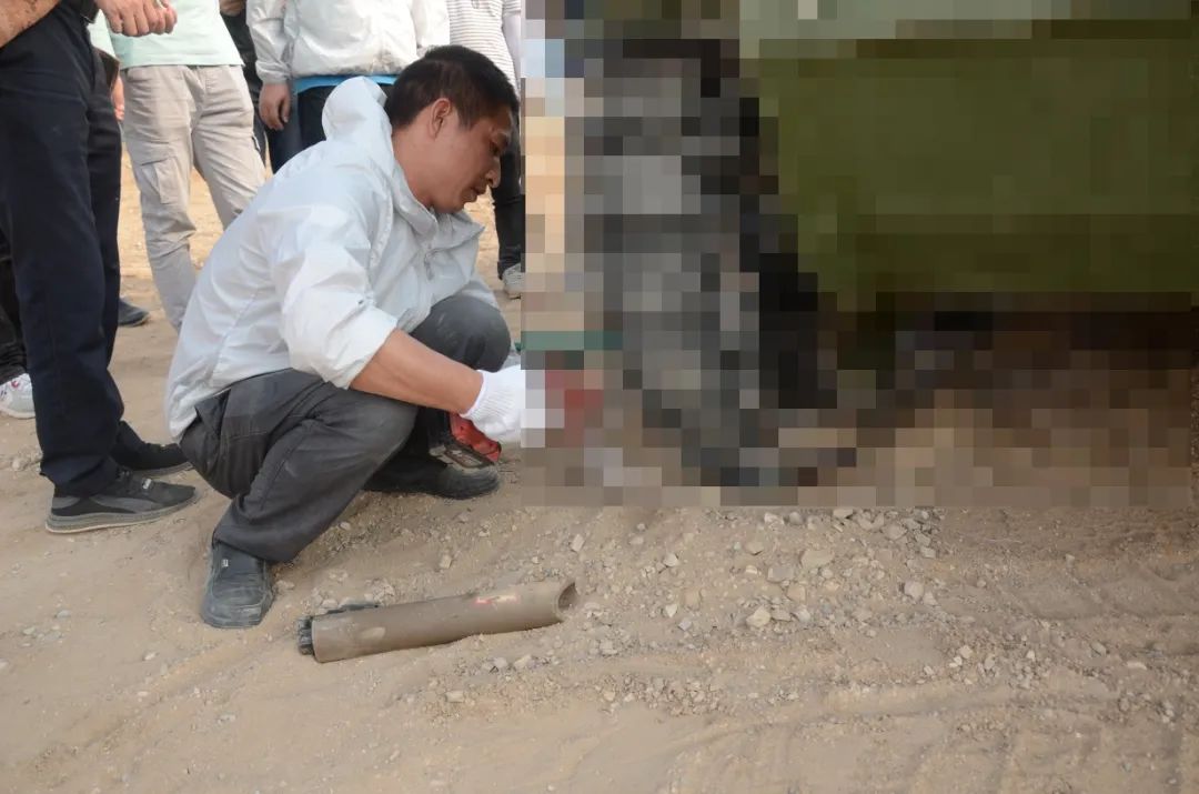 致敬！！！战斗在风沙中的特种装备团队