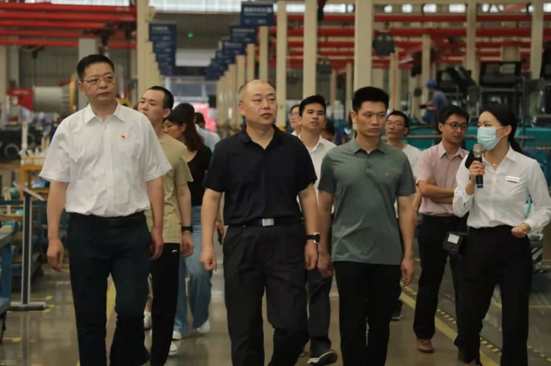 国防科大北斗团队考察鸿运国际智能