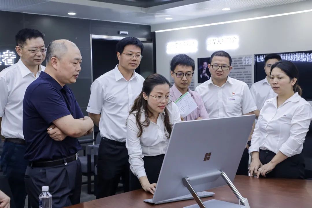 国防科大北斗团队考察鸿运国际智能