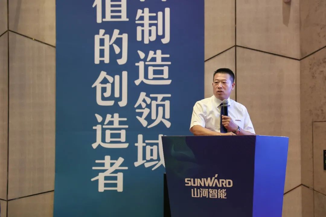 “同心同梦，，协力拼搏” ——鸿运国际智能2021年挖掘机经销商半年度谋划事情聚会圆满召开