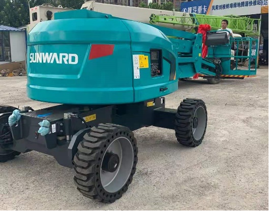 匠心打造！！鸿运国际智能曲臂式高空作业平台正式投放市场