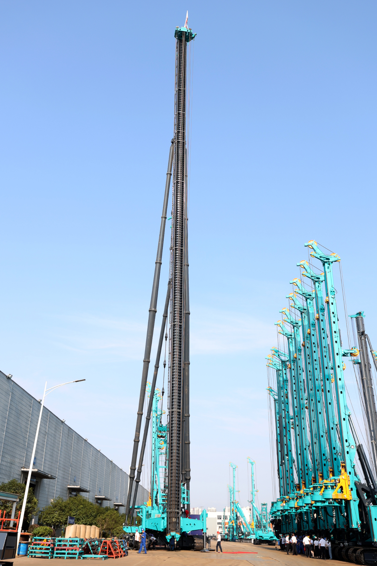 新品来了！看鸿运国际智能超等桩架怎样⊙∪”操胜券