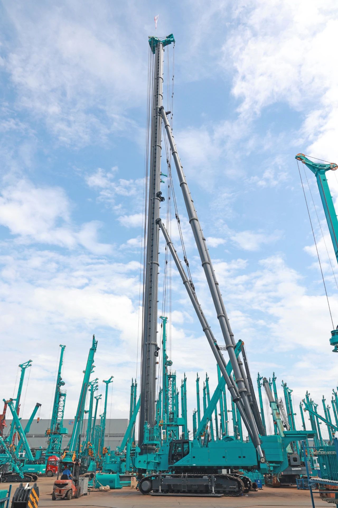 新品来了！看鸿运国际智能超等桩架怎样⊙∪”操胜券